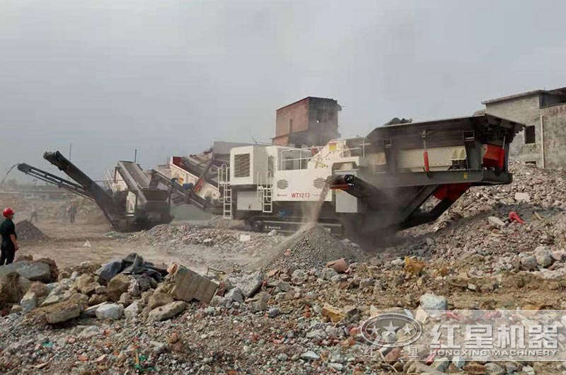 移動(dòng)破碎機(jī)建筑垃圾破碎現(xiàn)場(chǎng) 移動(dòng)破碎機(jī)建筑垃圾破碎現(xiàn)場(chǎng)