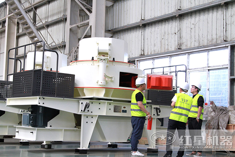 客戶(hù)參觀制砂設(shè)備生產(chǎn)車(chē)間